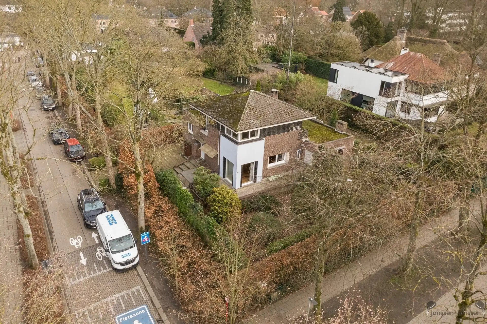 Unieke kans in het hart van Brasschaat karaktervolle villa met dubbele woningstructuur op prachtig perceel van 2.080 m² foto 3