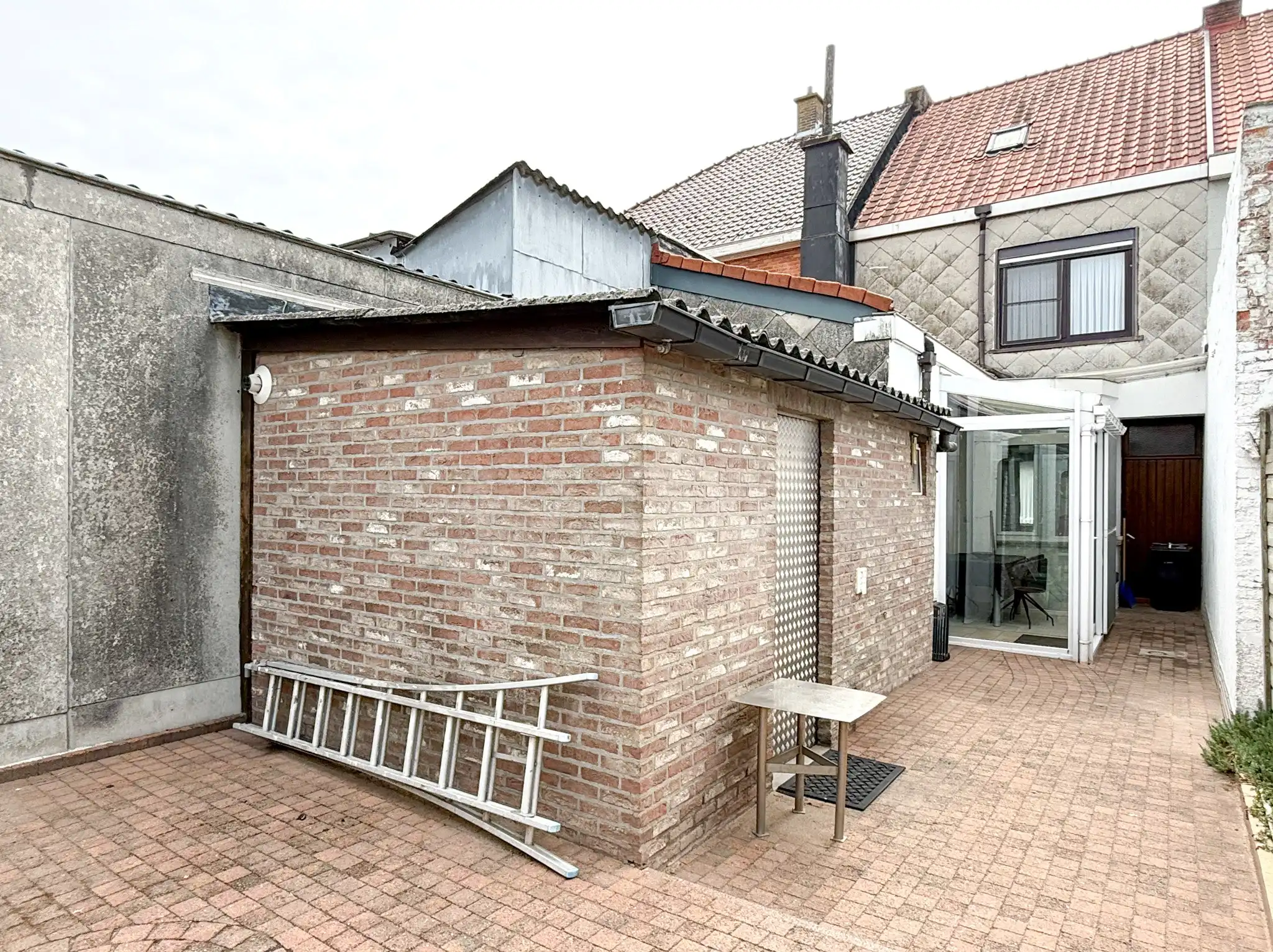 Woning met twee slaapkamers en koertje in Kieldrecht foto 16