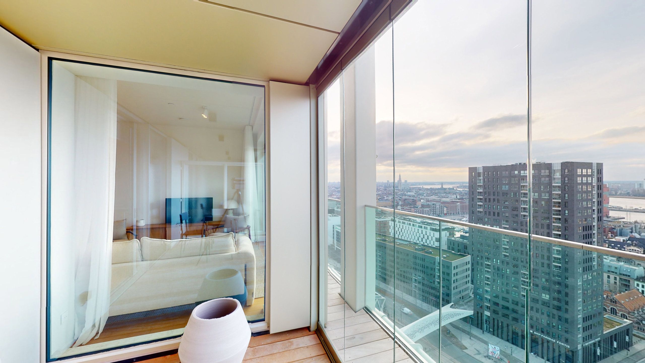 ANTWERPEN - Gemeubeld nieuwbouwappartement  foto 3