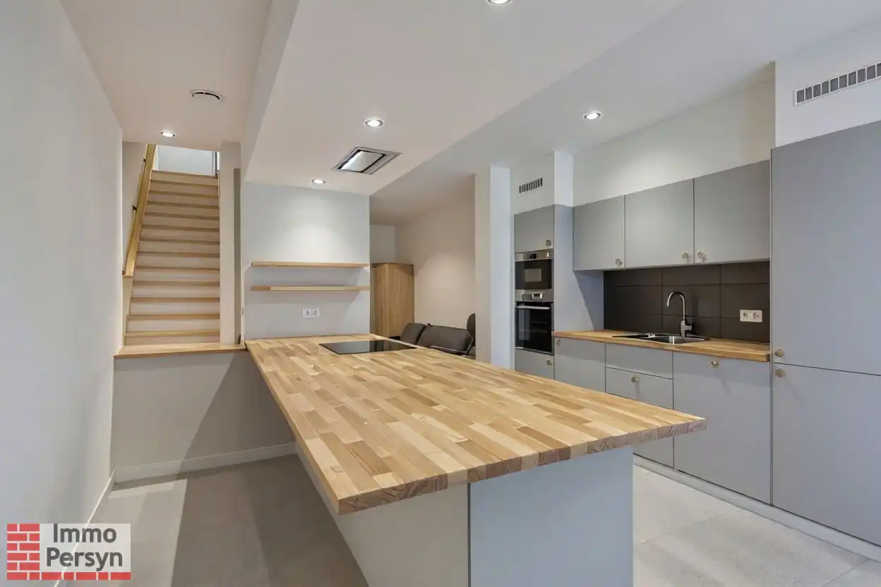 Moderne gezinswoning met 3 slaapkamers en gezellige tuin foto 4