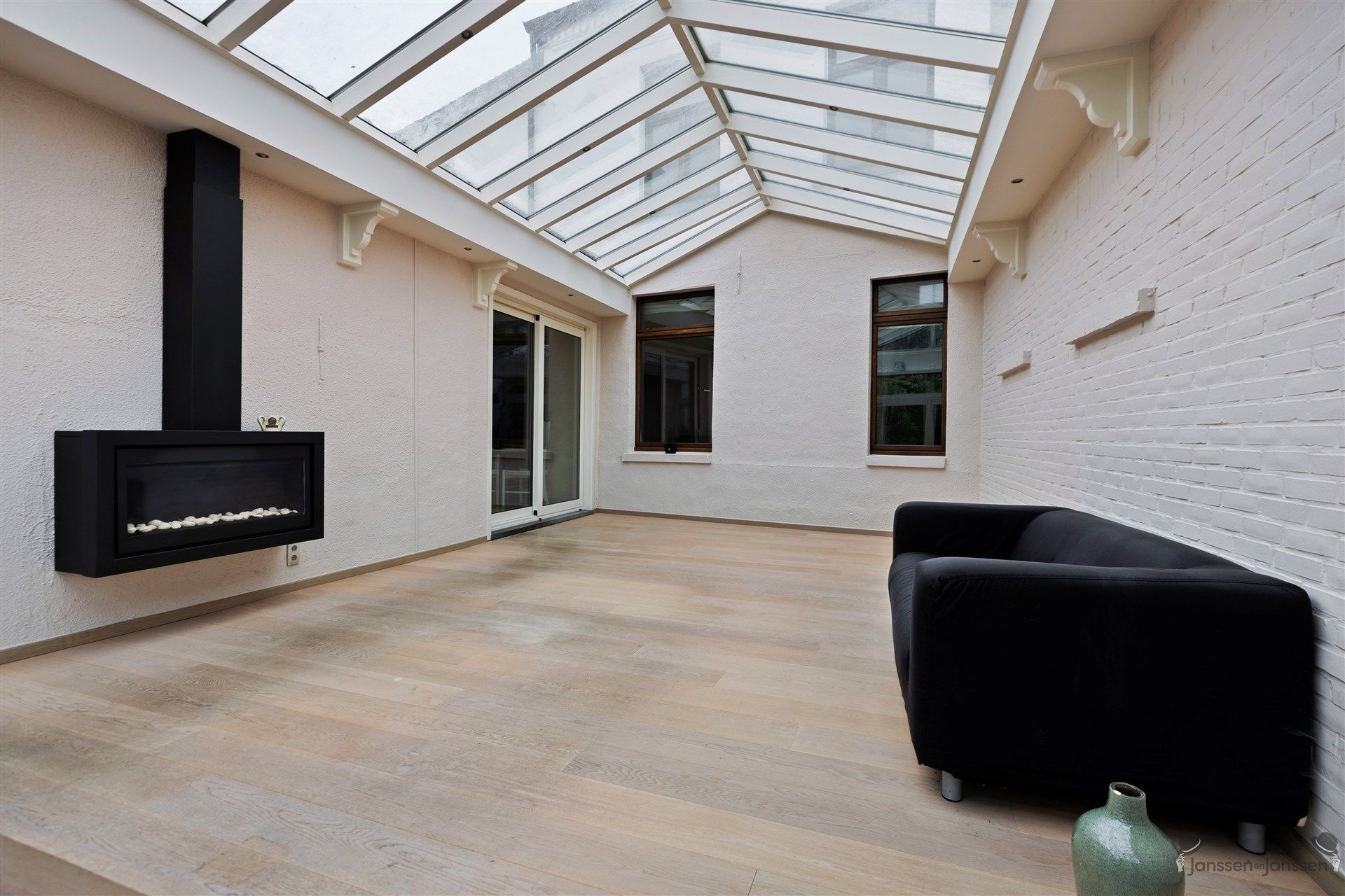 Woning met grote tuin in het centrum van meerhout + 2 garages foto 5