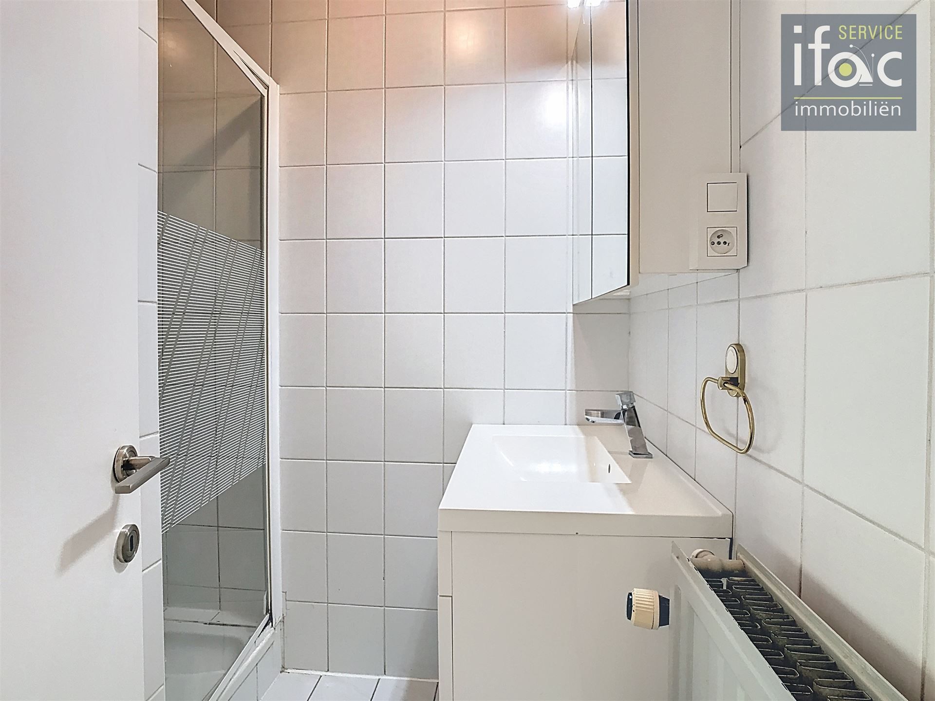 Bungalow met 4 slaapkamers en ruime garage foto 17