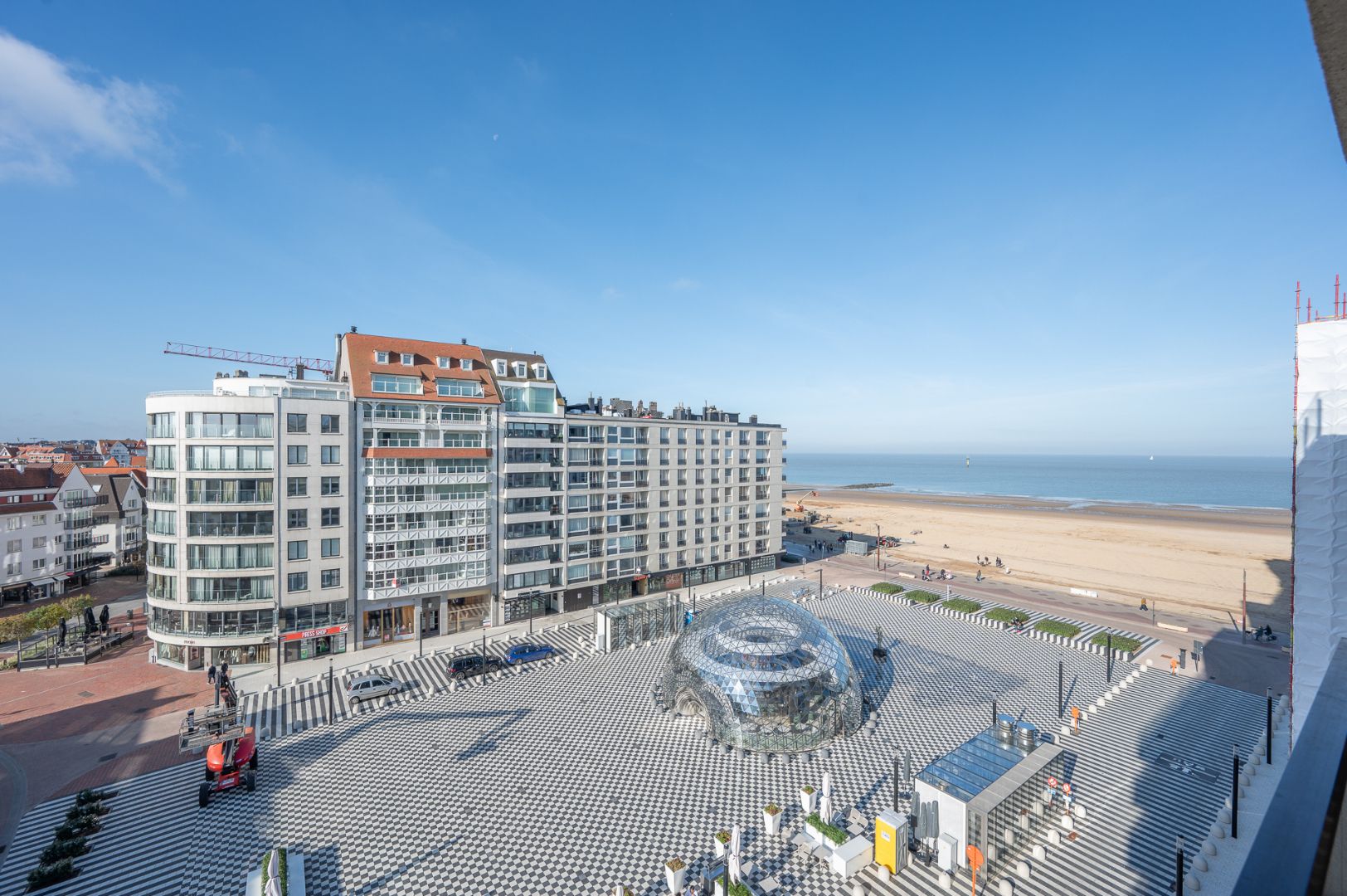 Prachtig gerenoveerd hoekappartement met zeezicht gelegen op het Albertplein foto 7