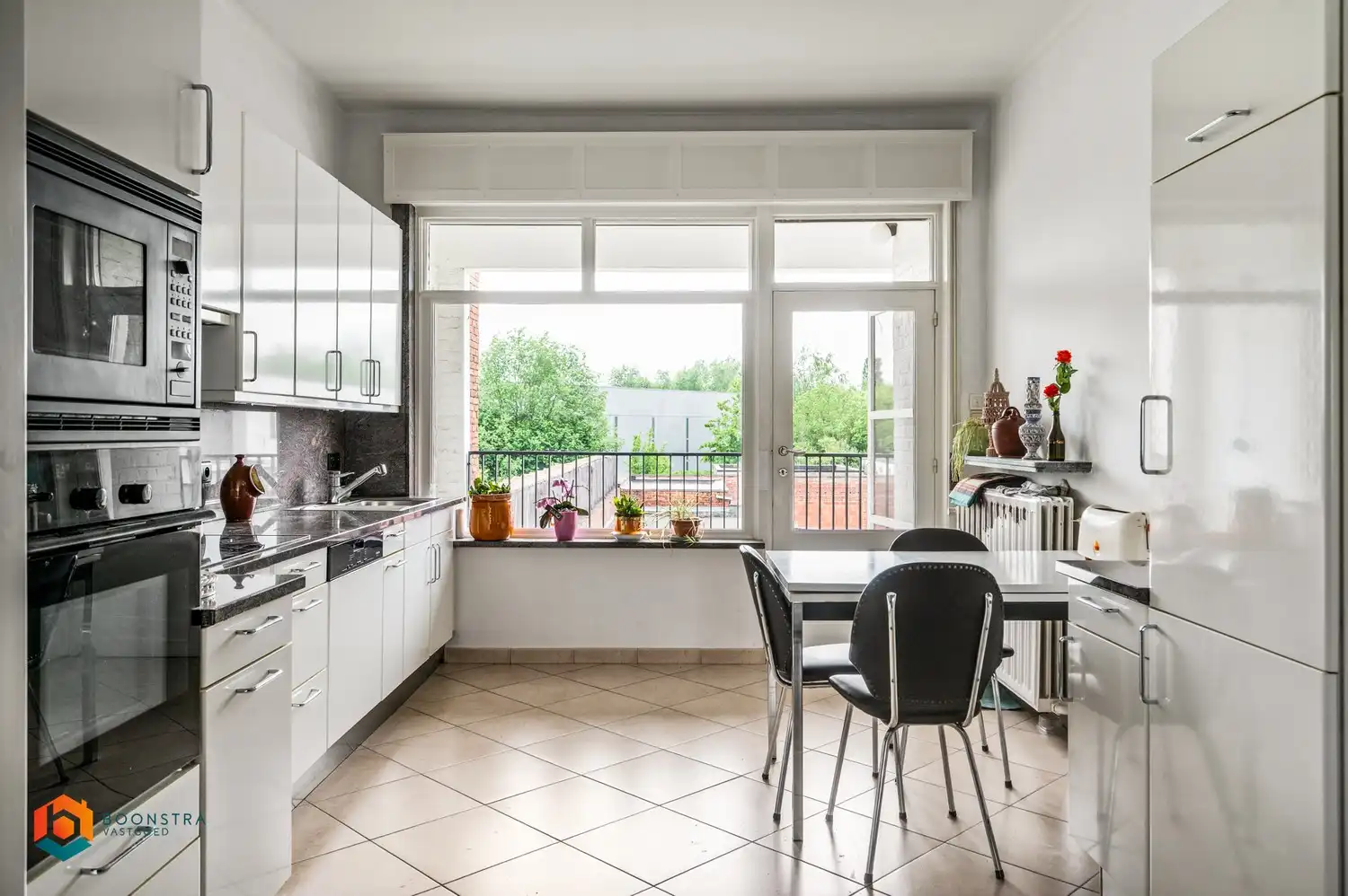 Ruim 2 slaapkamer app met terras en garage foto 6