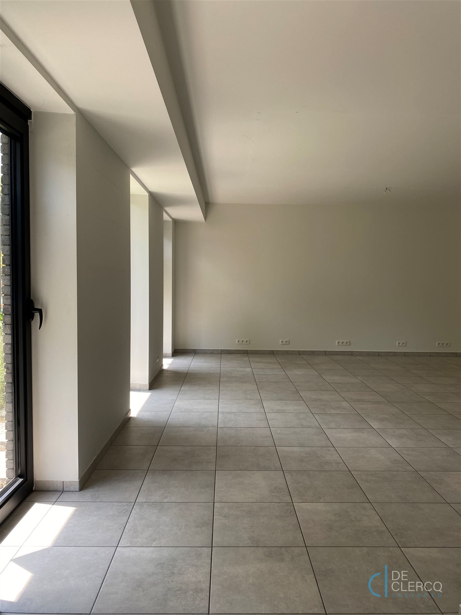 Nieuwbouw handelspand TE KOOP op toplocatie in Lochristi! foto 4