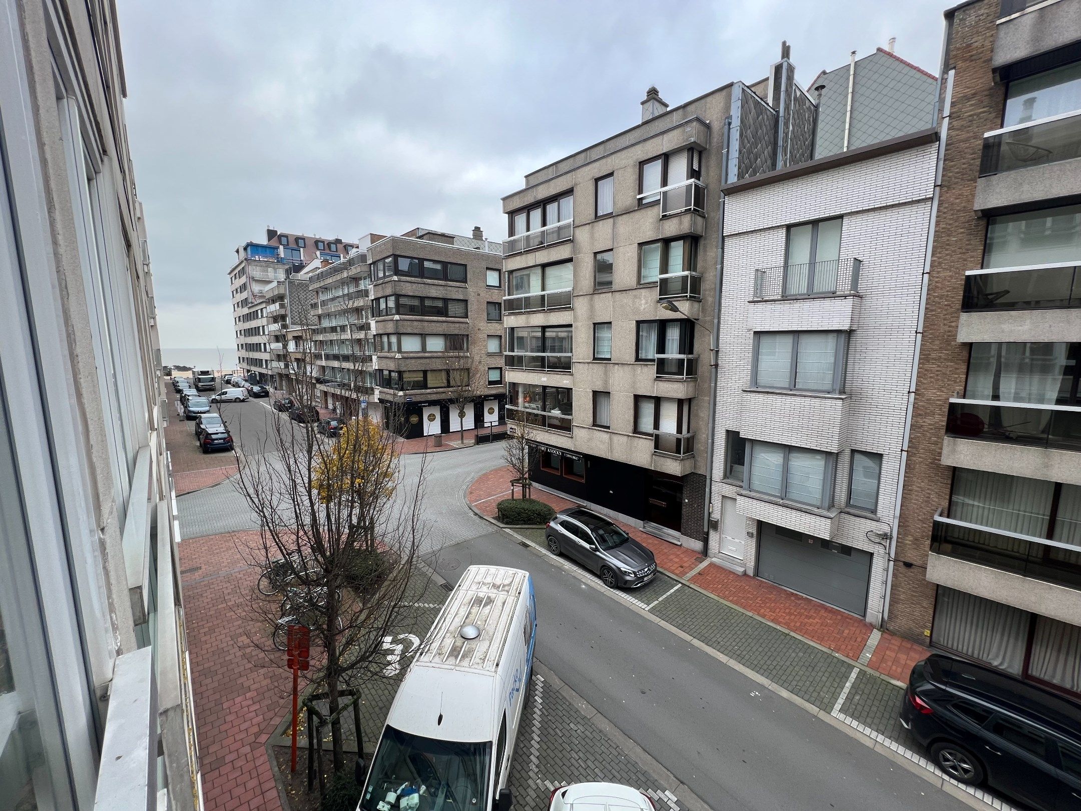 Stijlvol, gerenoveerd 3 slaapkamerapartement vlakbij het Driehoeksplein te Knokke.  foto 4