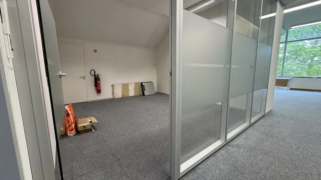 Gerenoveerde kantoorruimte te huur aan N70 in Lochristi foto 8