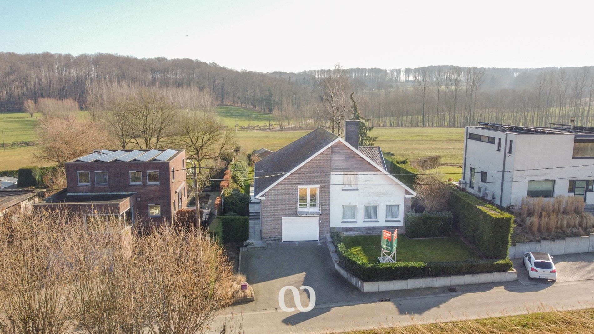 Hoofdfoto van de publicatie: Subliem gelegen villa met prachtig zicht
