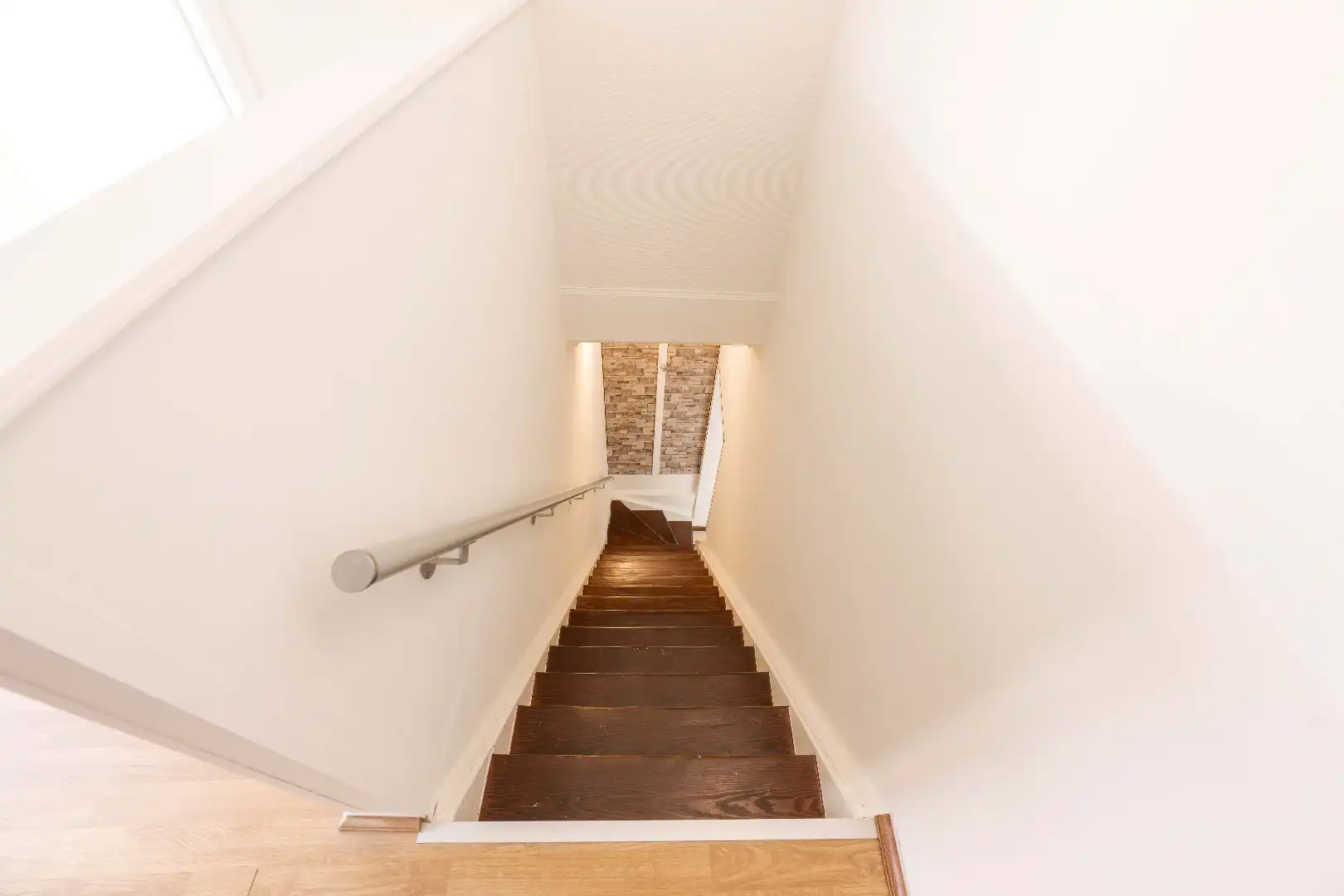 CENTRAAL GELEGEN RIJWONING MET 2 SLAAPKAMERS EN KOER foto 7