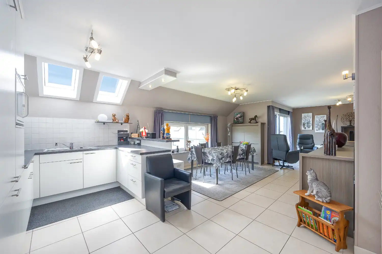 Ruim appartement met 3 slaapkamers te koop in Middelkerke foto 2