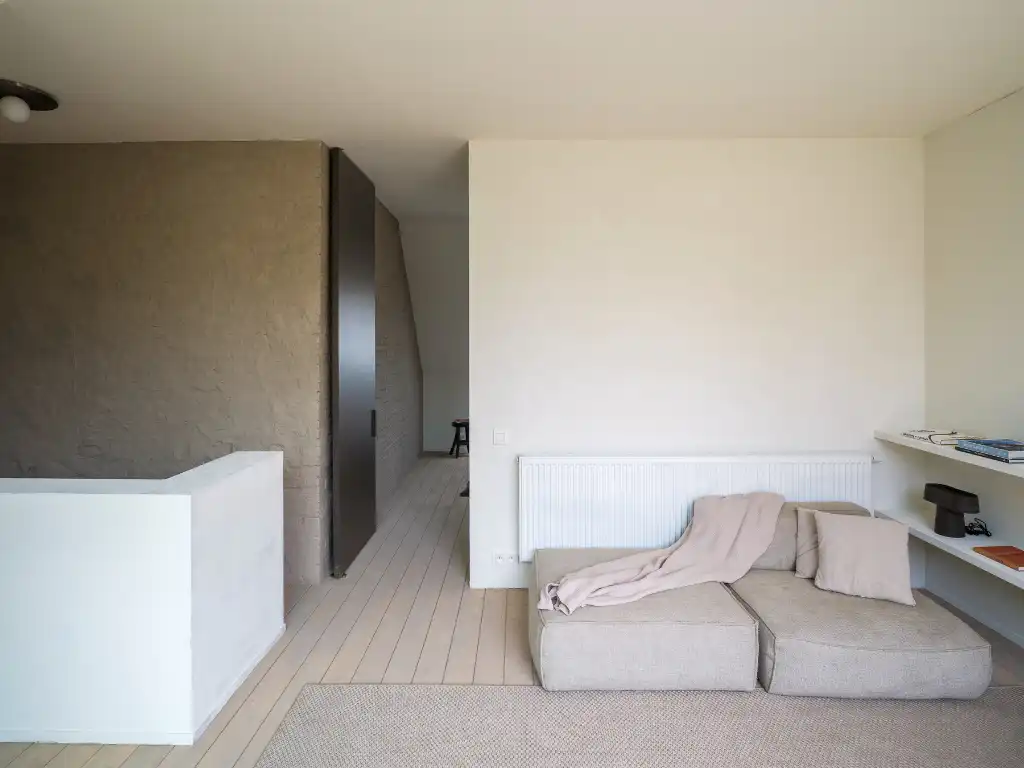 Uniek handelshuis met centrale ligging, bestaande uit een polyvalente kantoorruimte en een bovengelegen duplexappartement. foto 6