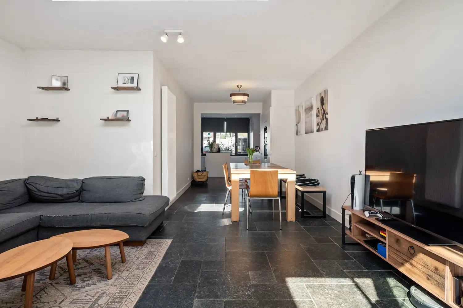 Instapklare gezinswoning met 3 slaapkamers en tuin in Wijnegem foto 3