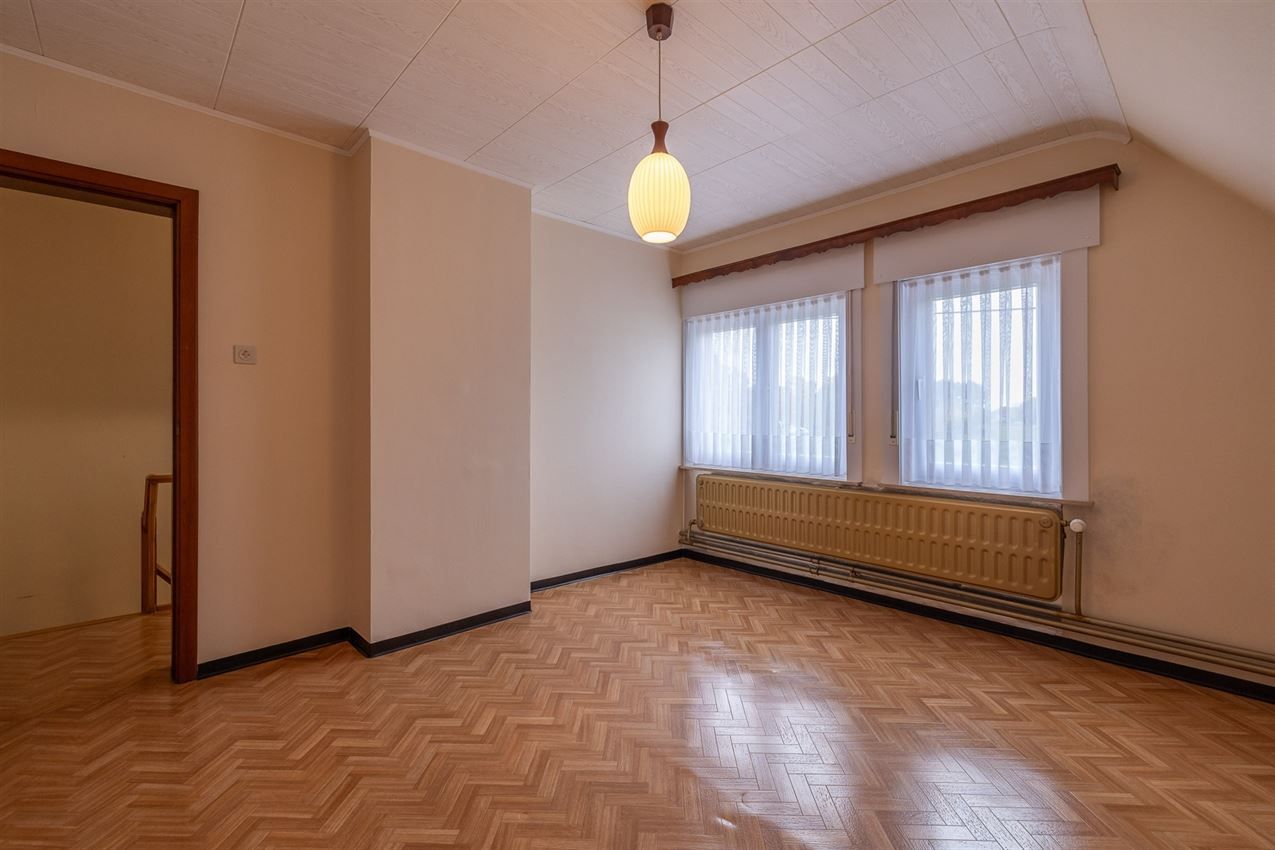 Temidden van agrarisch gebied, grenzend aan bos foto 45