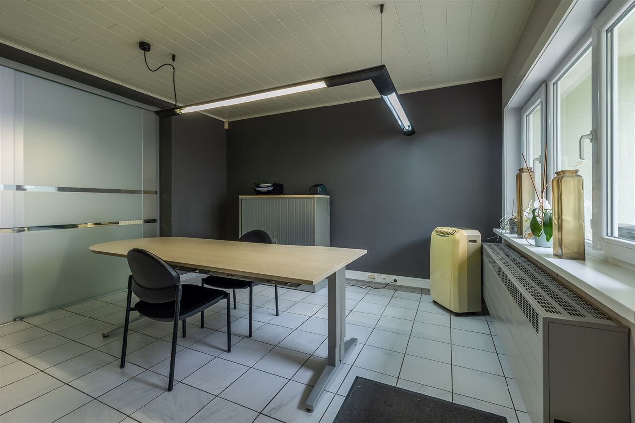 Verzorgd gebouw met handelszaak en 2 apt foto 50