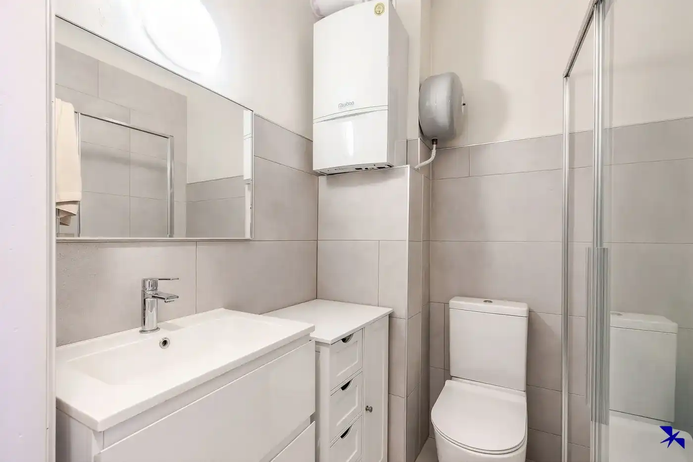 Gebouw voor gemengd gebruik: handelsruimte met 2 appartementen foto 10