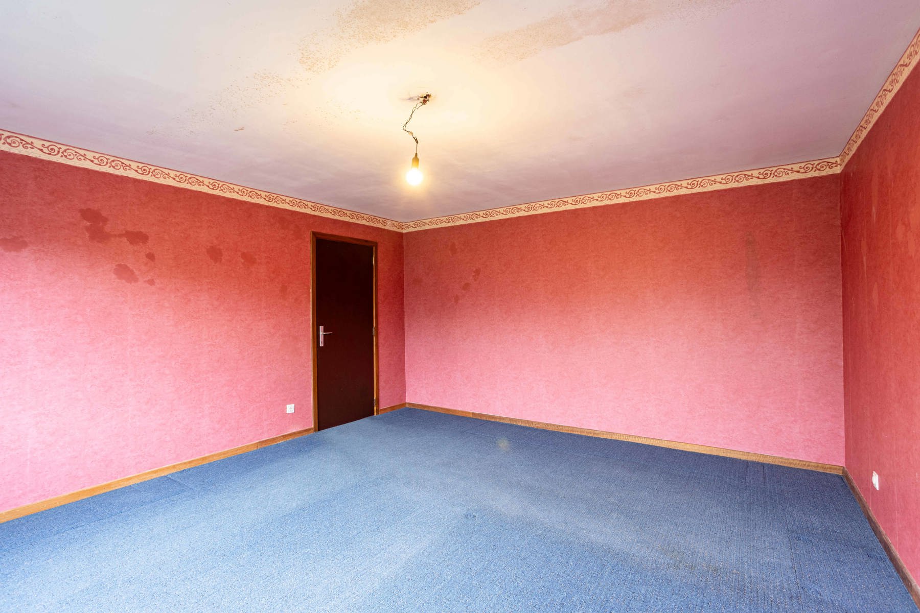 Gesloten bebouwing met garage en drie slaapkamers.  foto 10