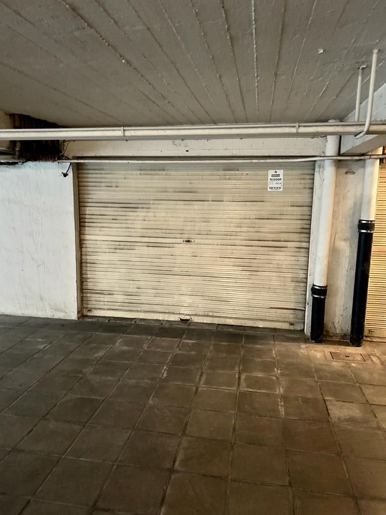 Gesloten garagebox vlakbij Zeedijk foto 2