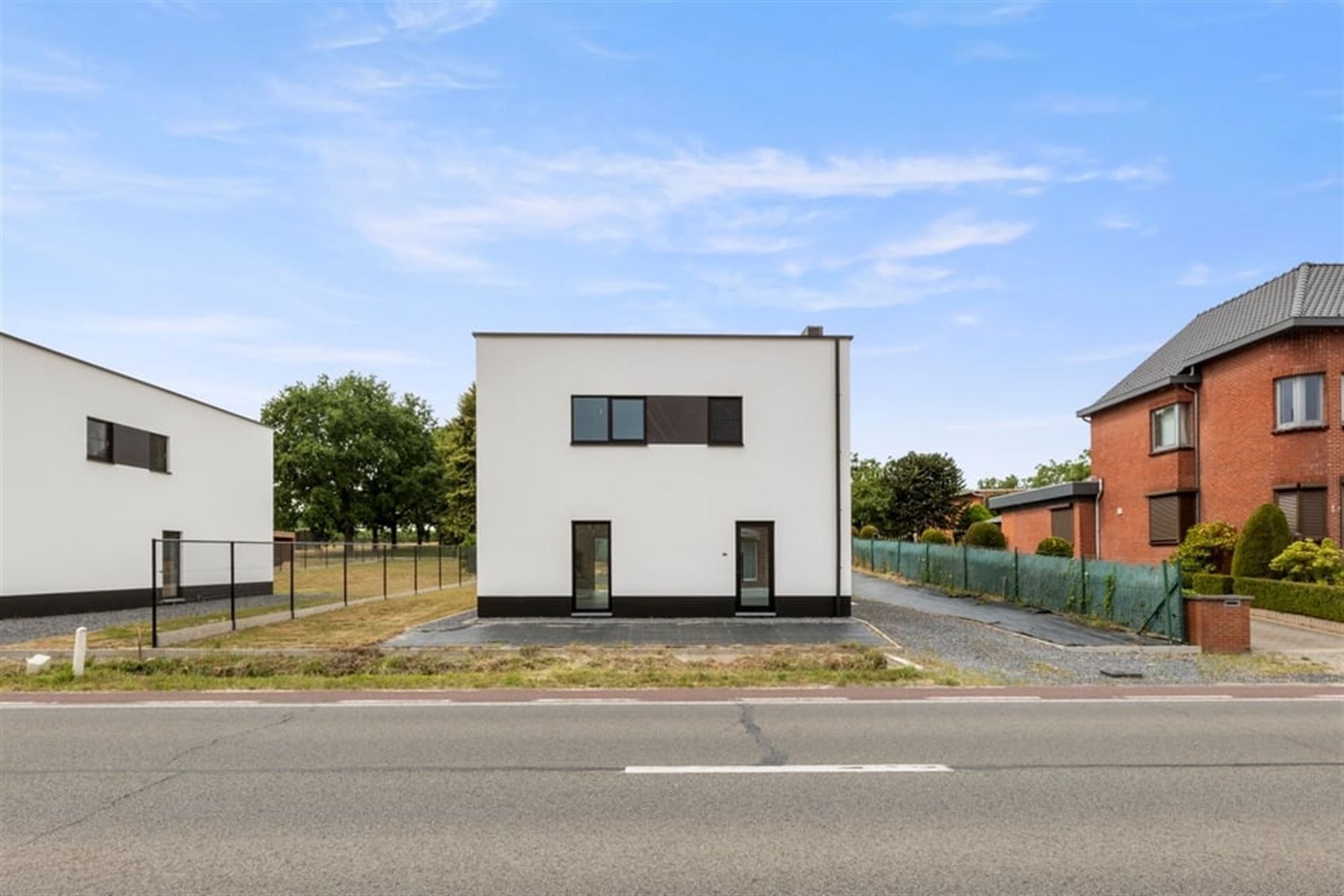 KNAPPE NIEUWBOUWWONING IN MODERNE STIJL  foto 2