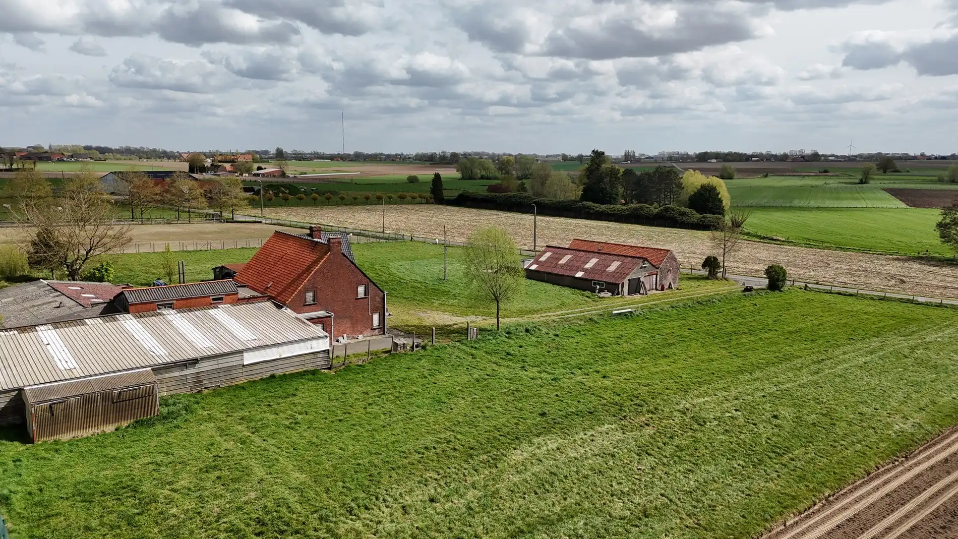 Alleenstaande woning met vergezichten te Zwevezele foto 34