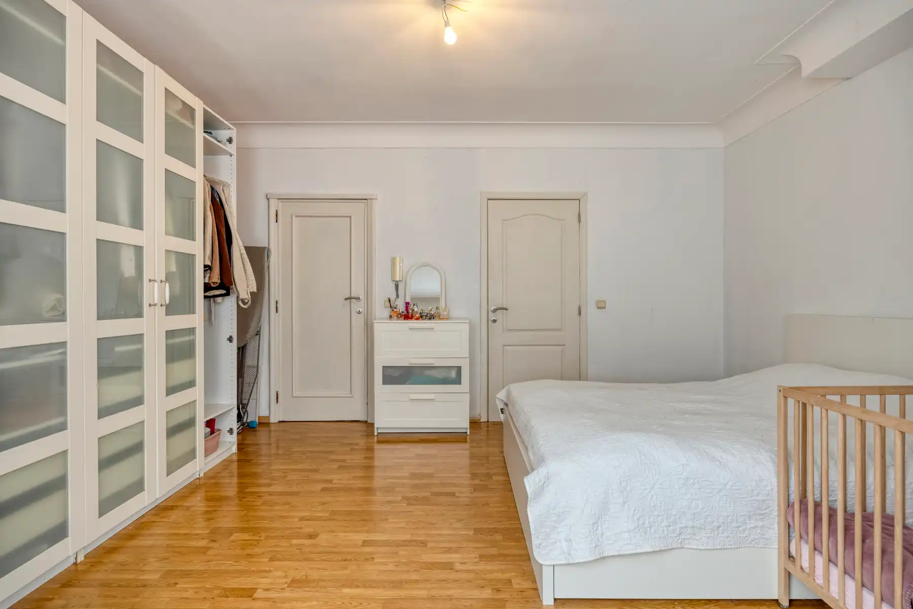 Ruime woning met 4 slaapkamers nabij centrum foto 10