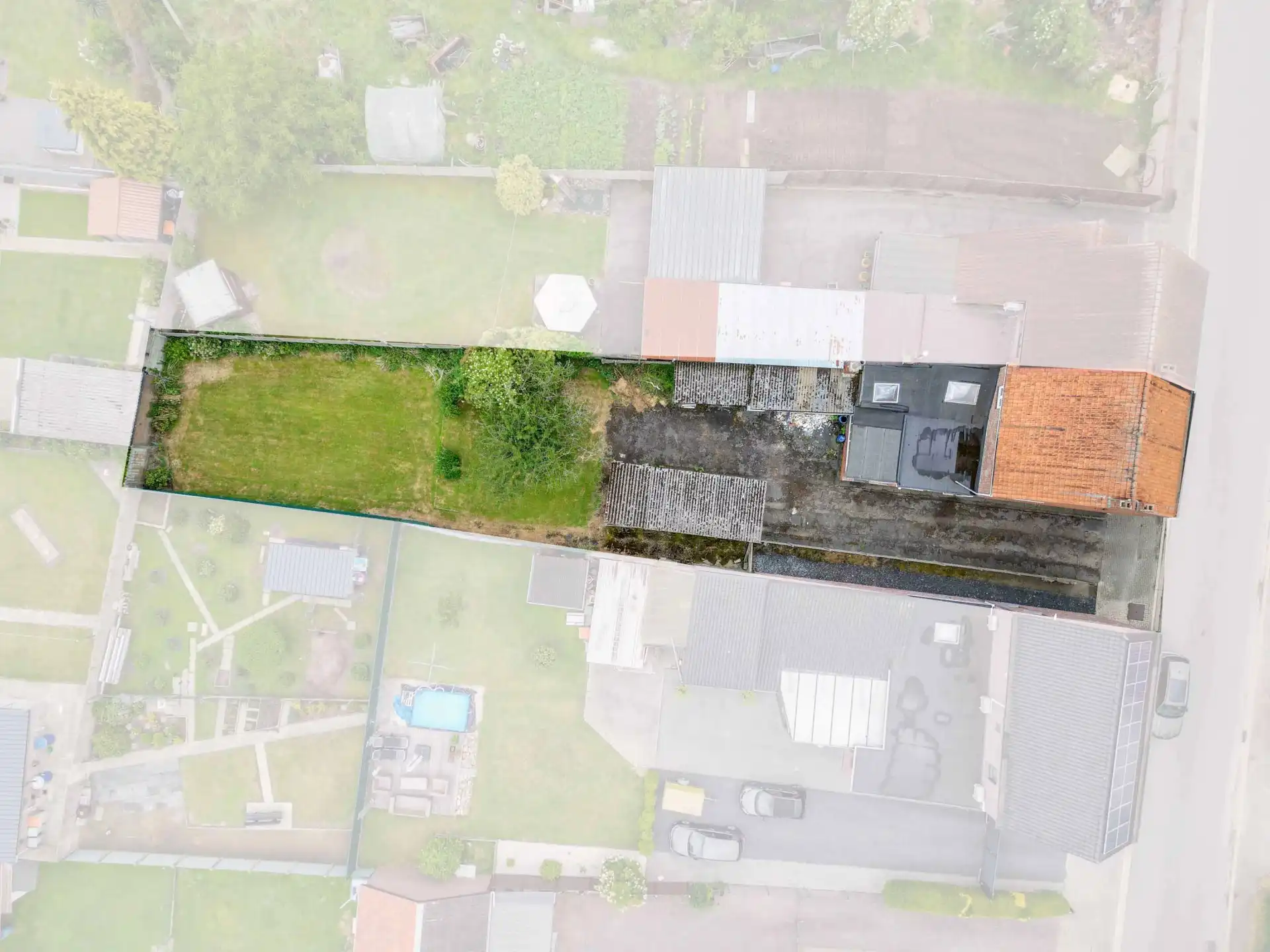 Ruime, centraal gelegen woning met renovatiepotentieel foto 3