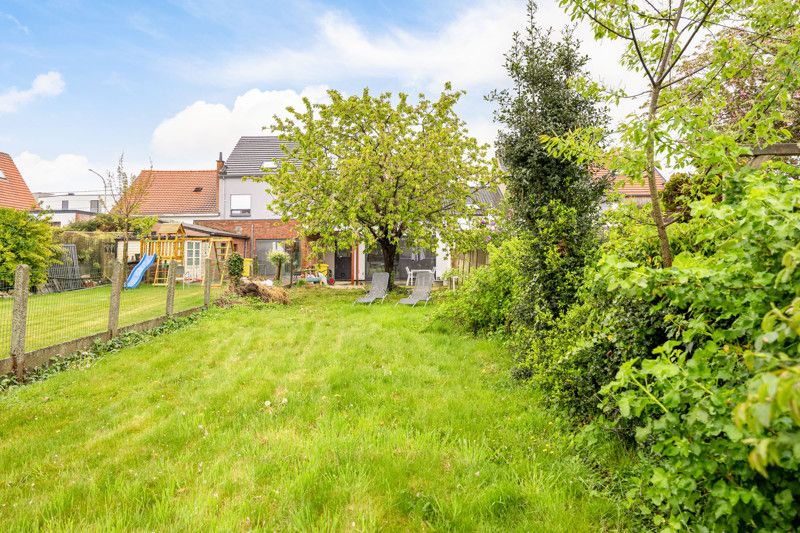Gerenoveerde gezinswoning met tuin foto 25