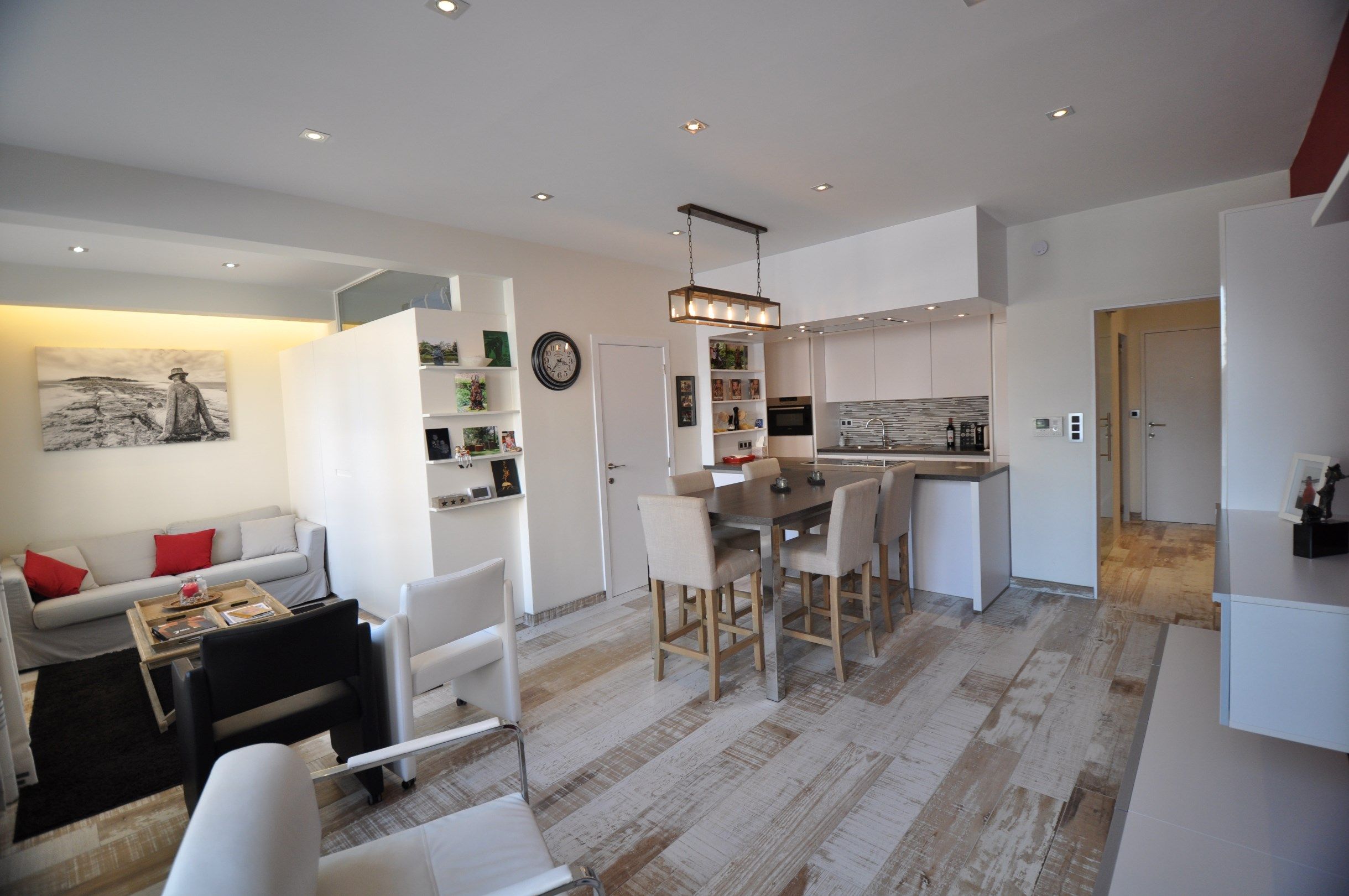 Aangenaam appartement gelegen op enkele passen van de zee en het Van Bunnenplein. foto 4
