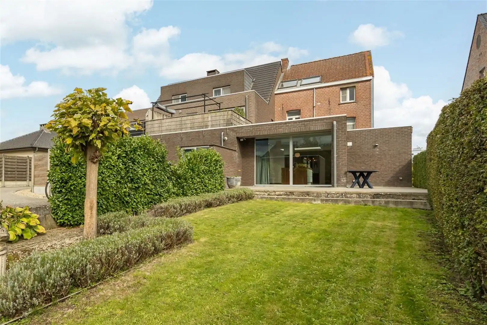 Prachtige gezinswoning met garage en tuin te Hulshout! foto 2