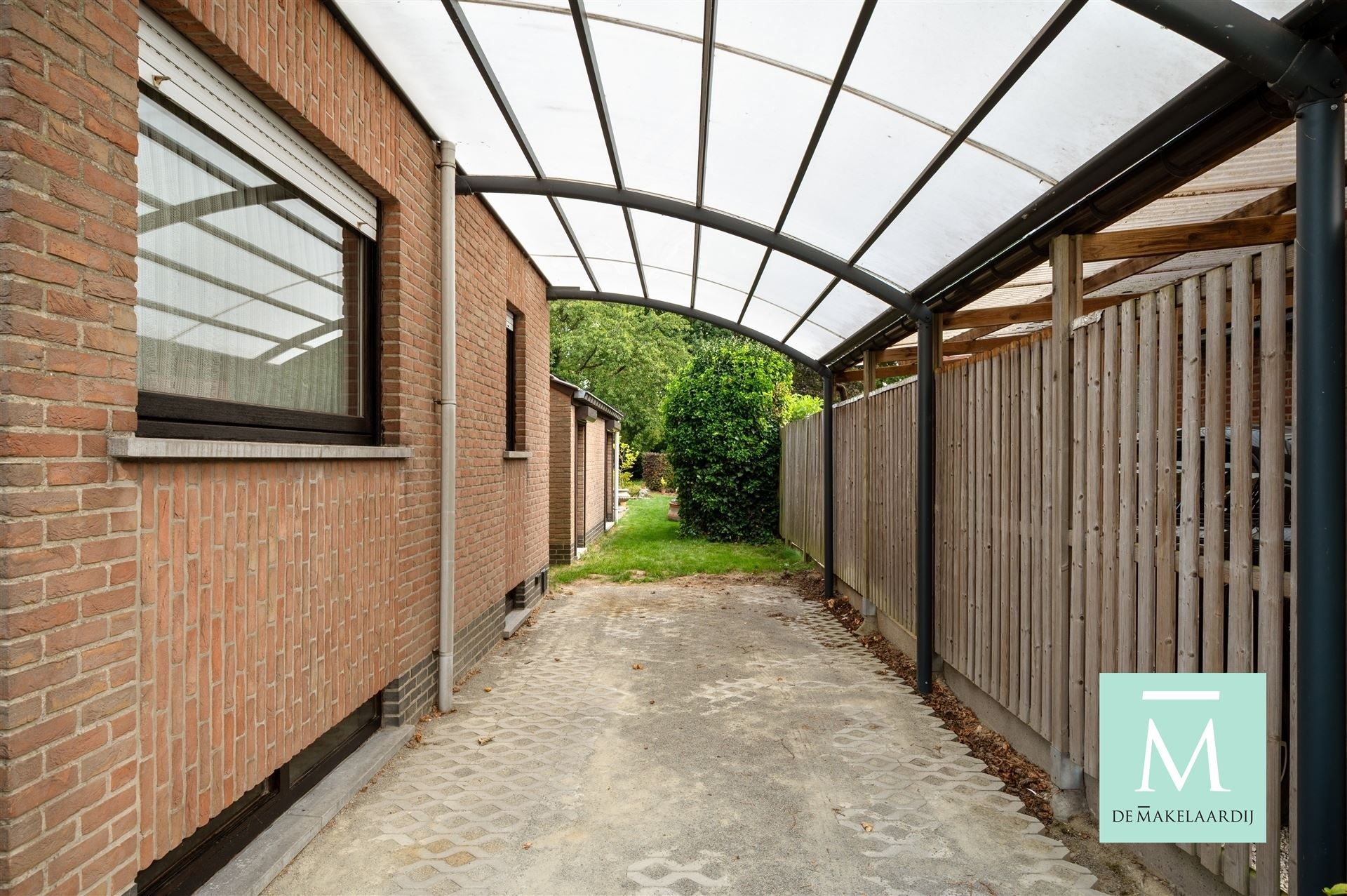 Uitstekend gelegen woning met 3 slaapkamers en garage foto 26