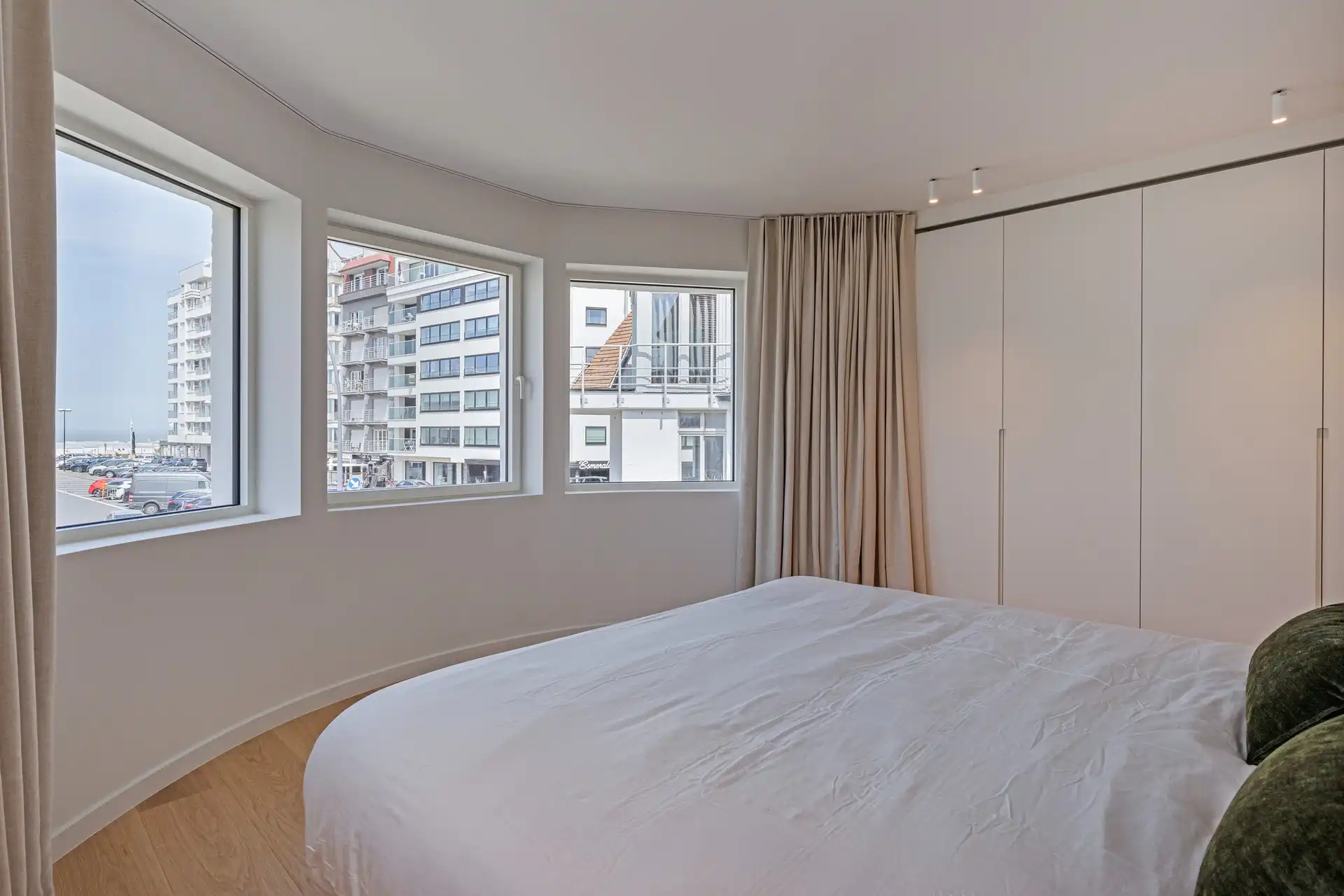 Exclusieve, volledig gerenoveerde hoekvilla met adembenemend zeezicht aan de Zeedijk. foto 32