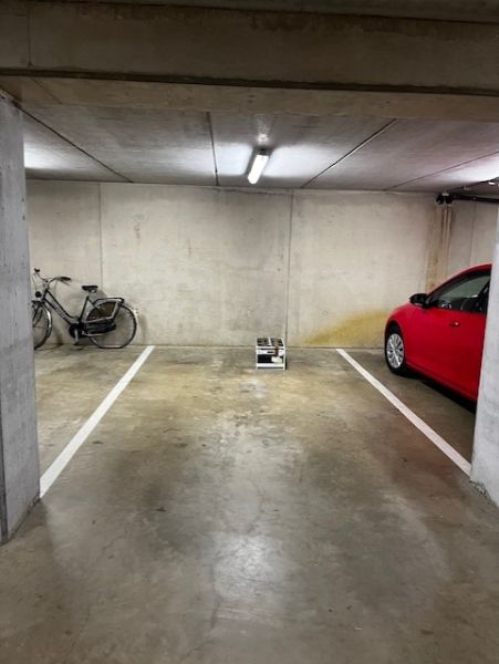 Knap twee slaapkamer appartement met ondergrondse staanplaats foto 13