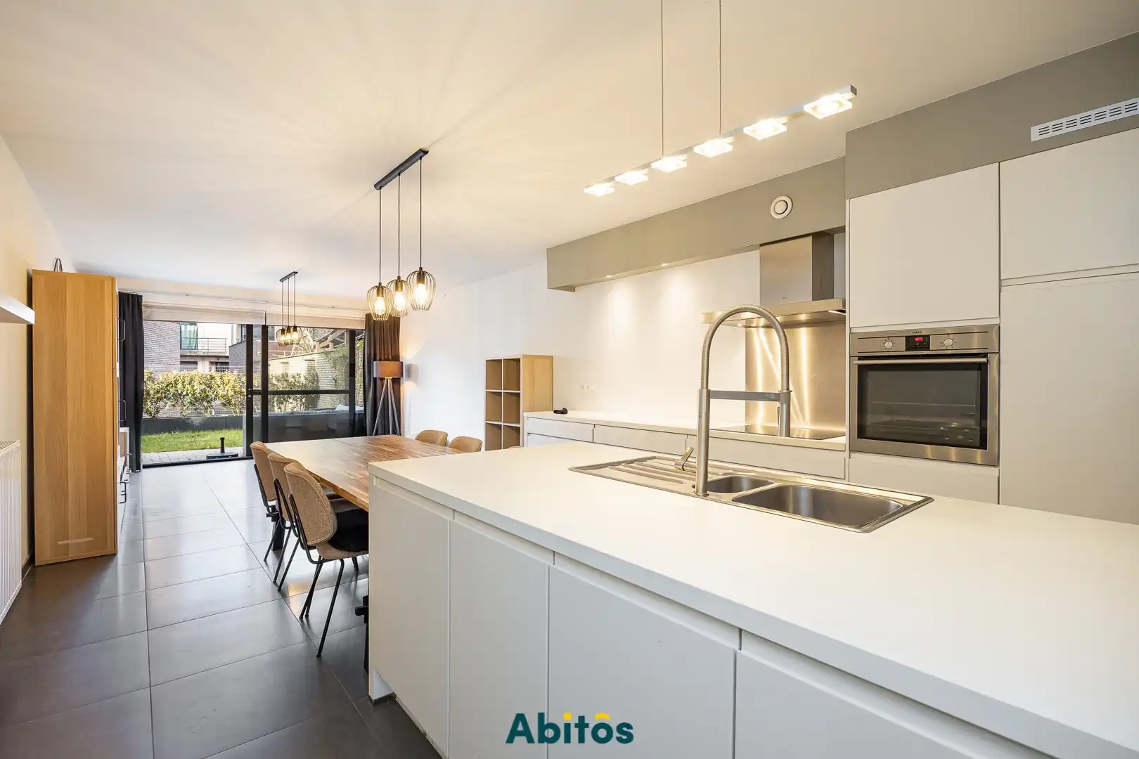 Gelijkvloers appartement met drie slaapkamers foto 7