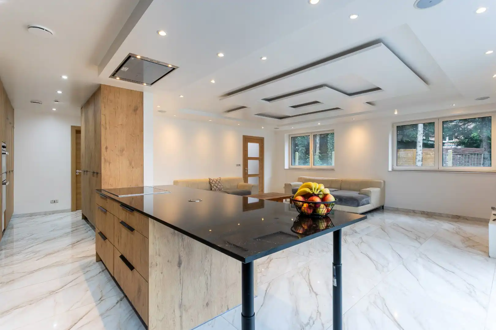 Ruime recente halfopen bebouwing met 7 slaapkamers en inpandige garage foto 3