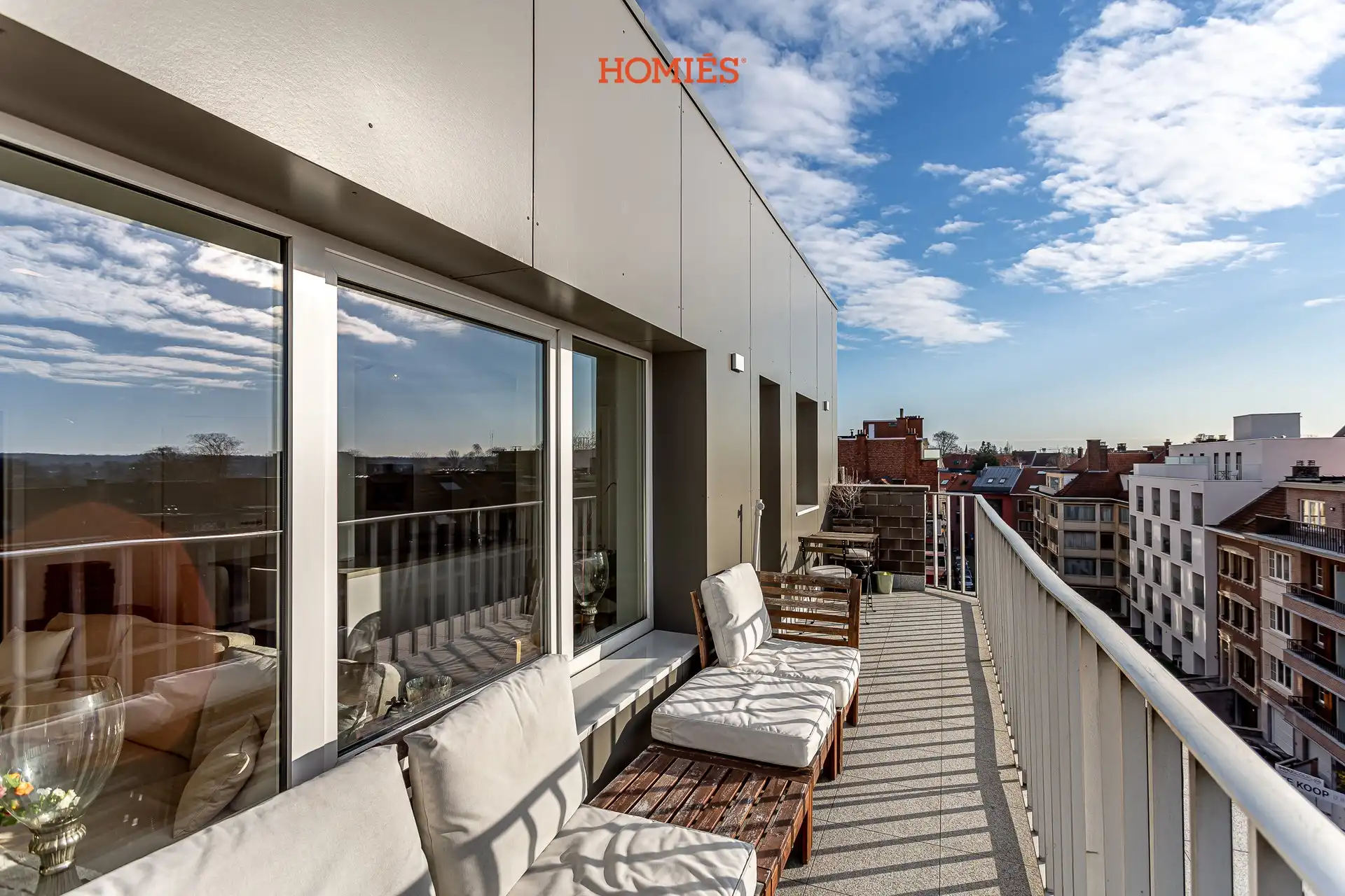 Fully furnished 1-bedroom apartment with terrace foto {{pictureIndex}}