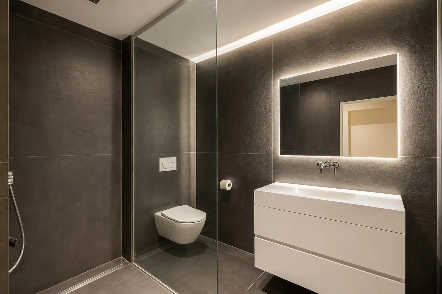 Exclusieve recente villa met verwarmd zwembad, vier garages en inclusief bouwgrond van 10a in een groene omgeving foto 29