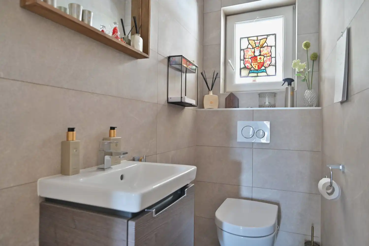 Exclusieve, compleet ingerichte bungalow op unieke bosrijke ligging, met prachtig overdekt terras en ruime kelder foto 23