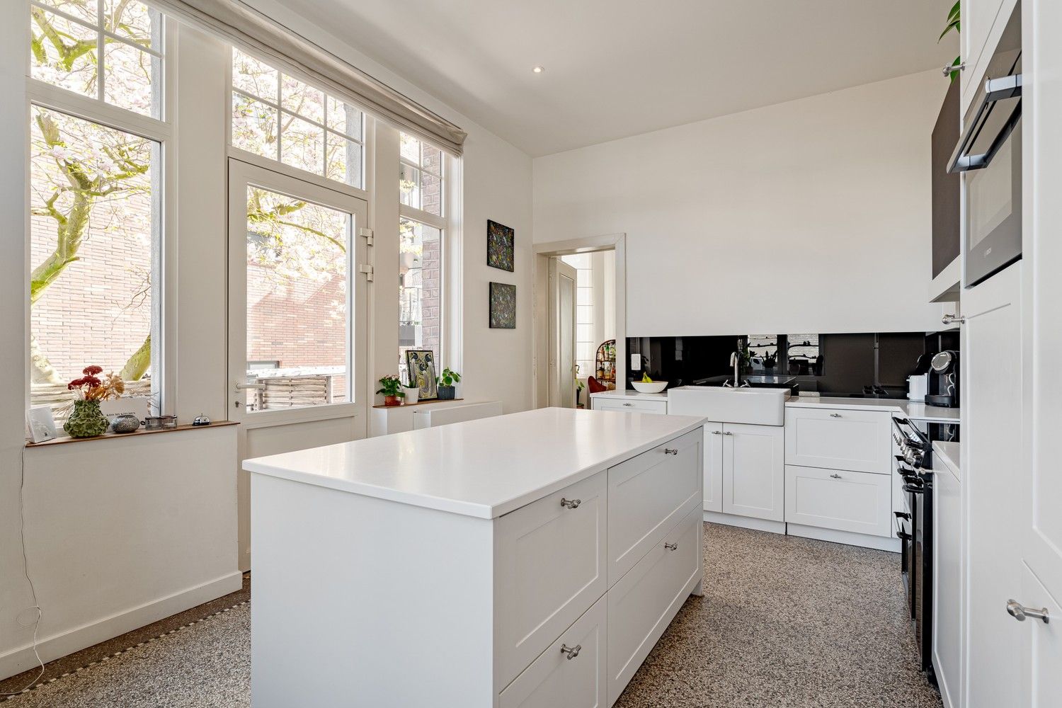 Uniek herenhuis vol karakter net buiten het centrum van Sint-Truiden foto 12