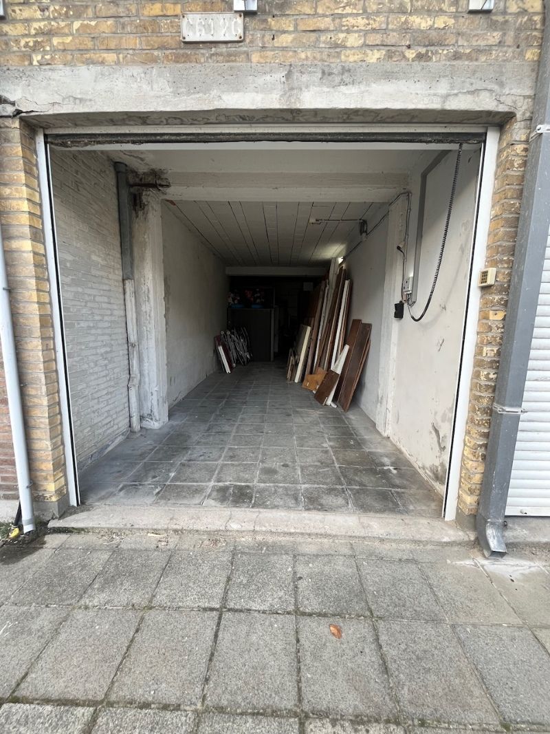 Zeer ruime garagebox (17,60m²) gelegen op de achterzijde  van de Zeedijk foto 2