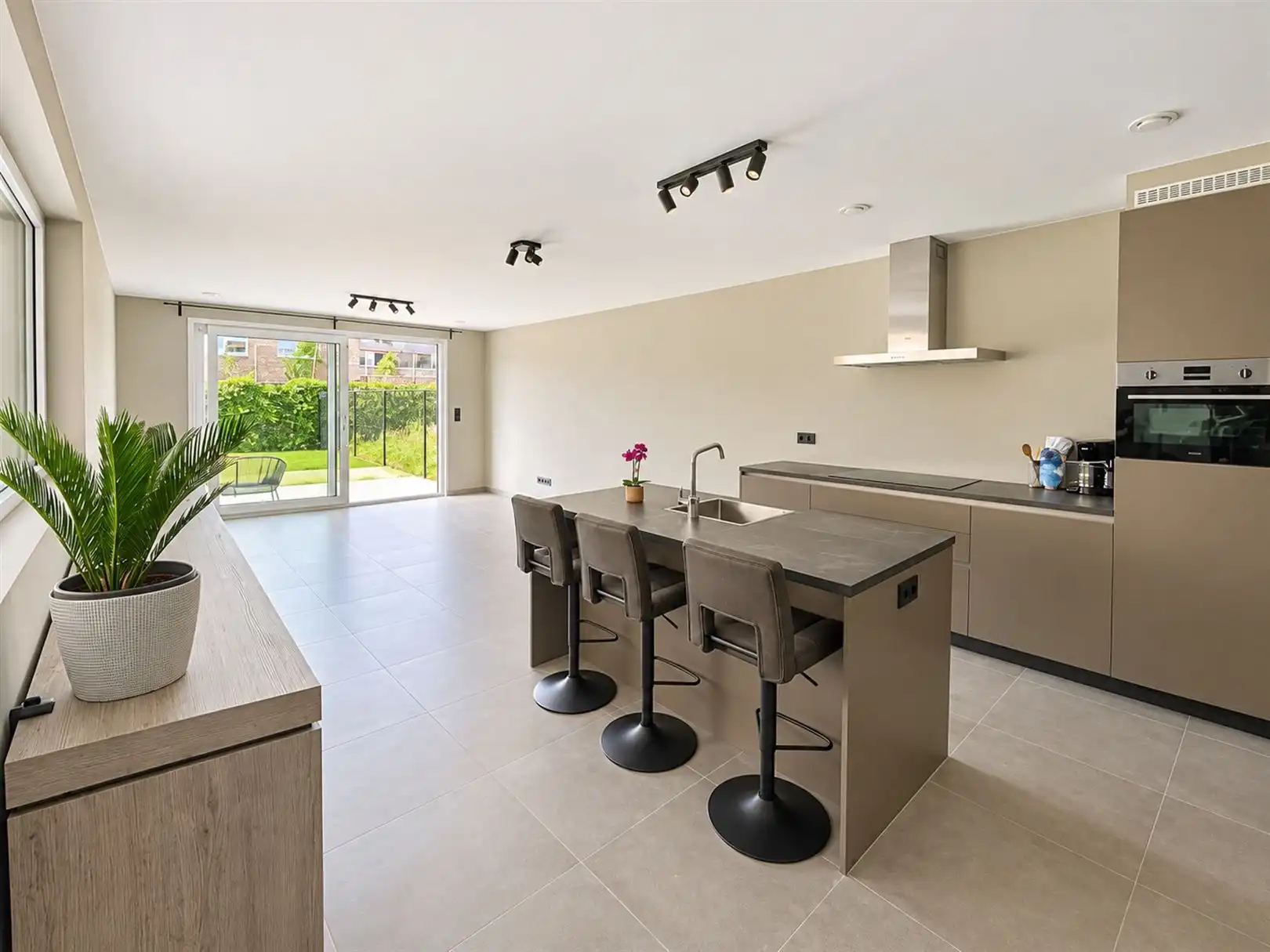 moderne gb met 3 slaapkamers foto 9