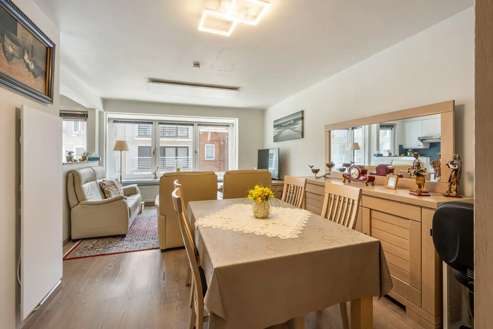 BREDENE | Instapklaar appartement vlak bij het strand met 2 slaapkamers en staanplaats foto 3
