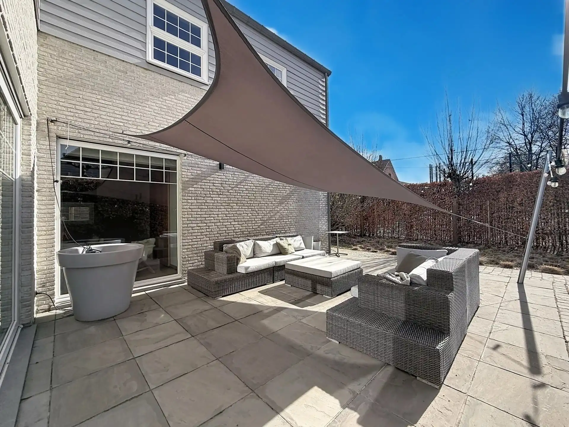 Prachtige luxueus ingerichte woning met 4 slaapkamers en 2 badkamers op een mooi perceel met bijgebouw. foto 40