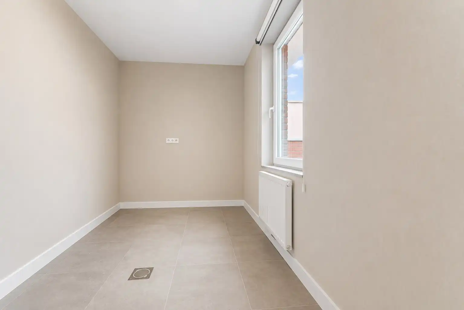 Ruim appartement net buiten Beringen-centrum met uitzicht rondom foto 18