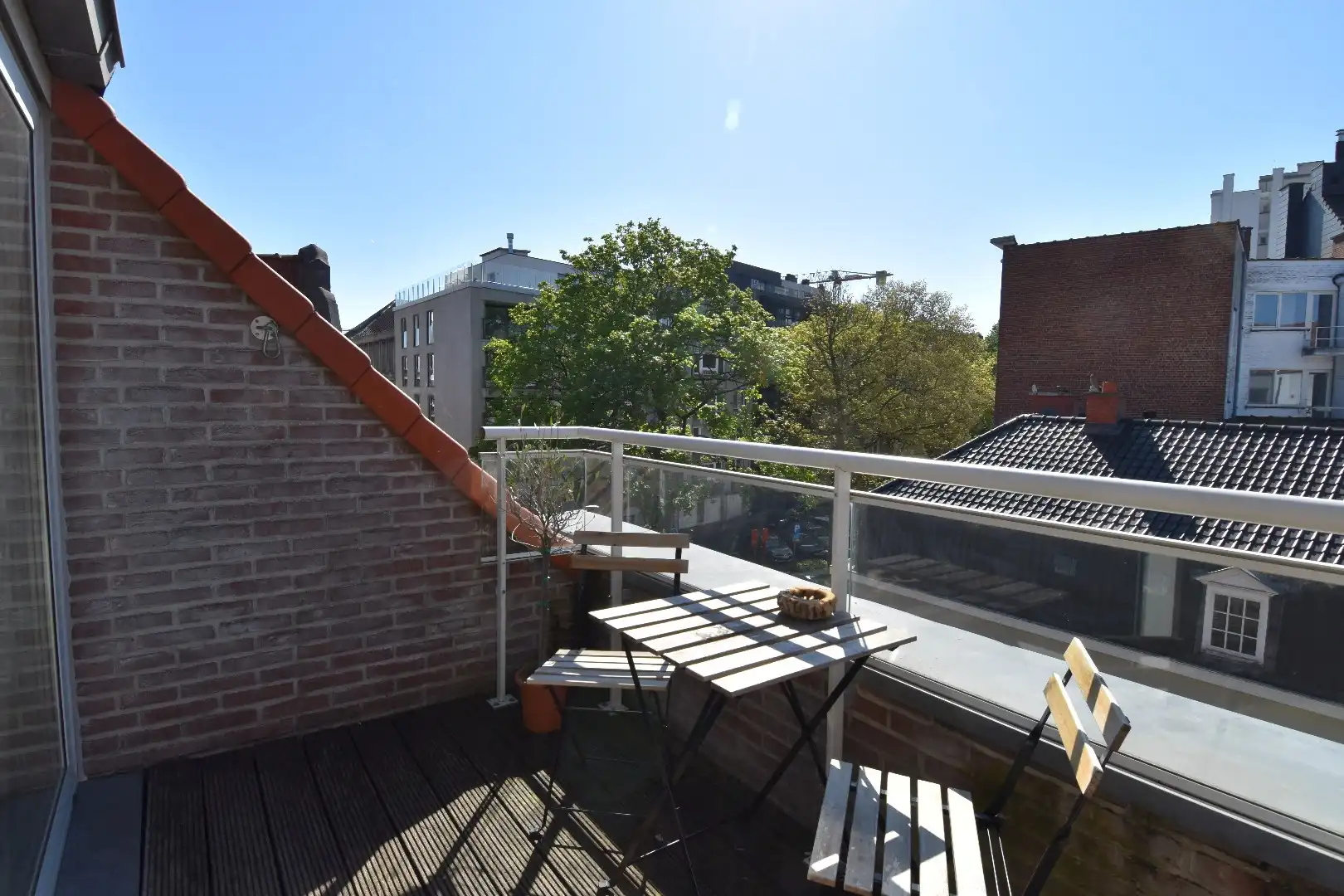 Lichtrijk duplex appartement met 2 slaapkamers en zonnig terras in hartje Kortrijk foto 15