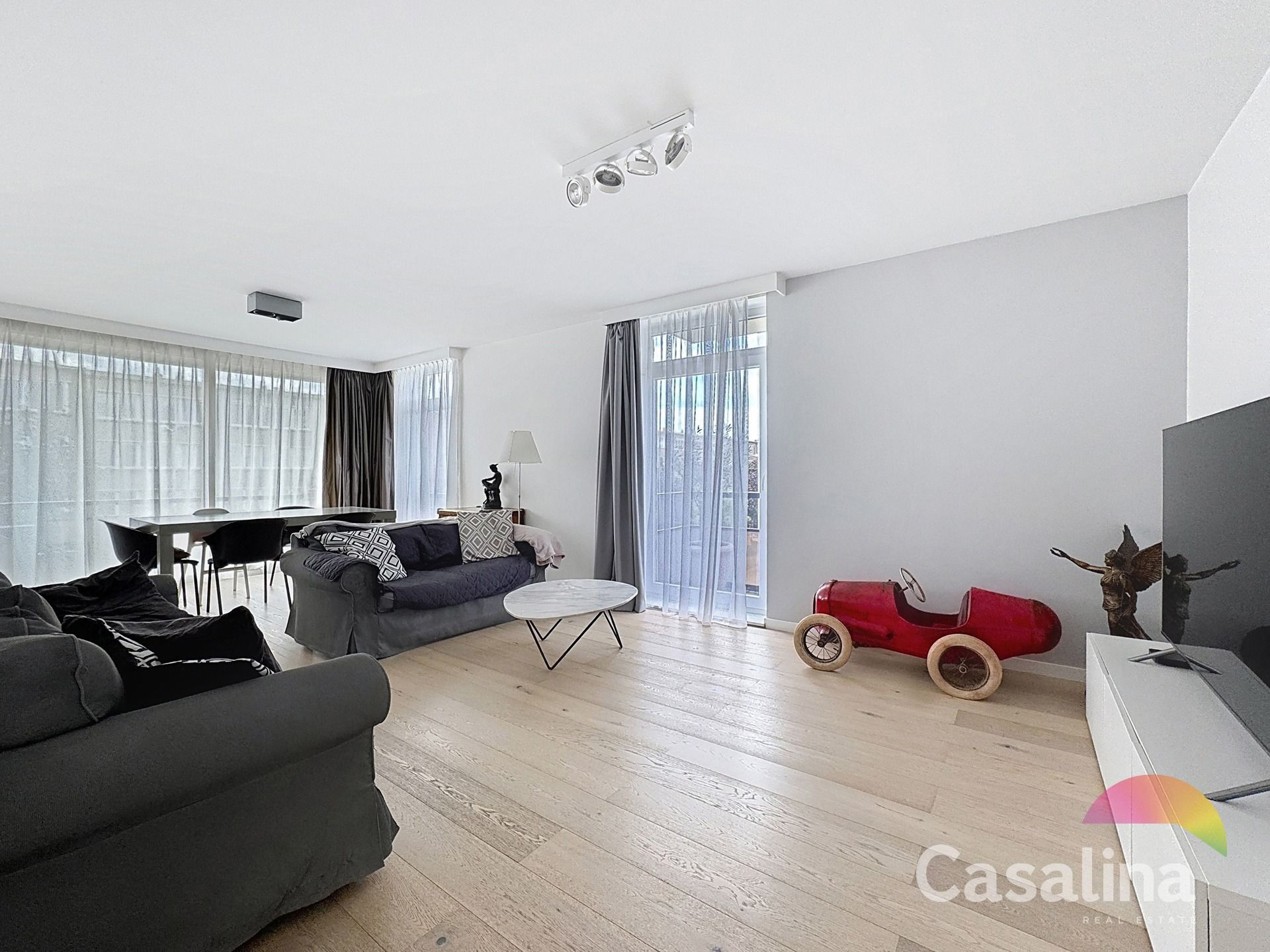 Appartement 3 slpk. met 2 terrassen, kelder en parking foto 2