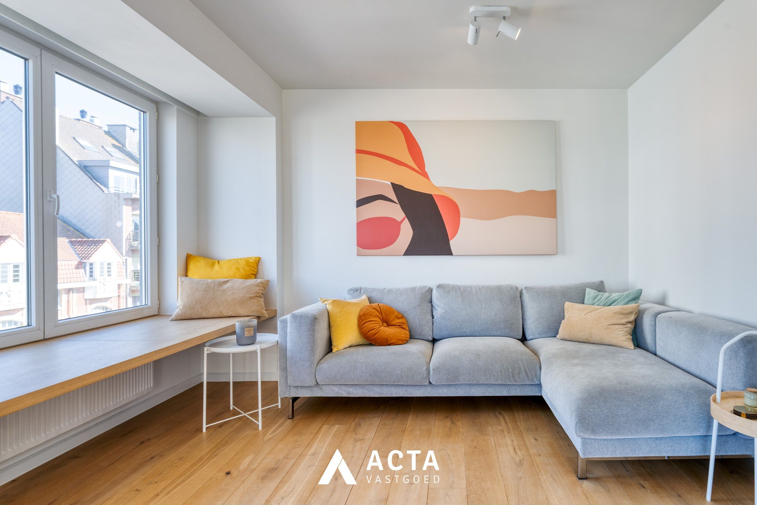 Gerenoveerd appartement met twee slaapkamers in Mariakerke foto 4