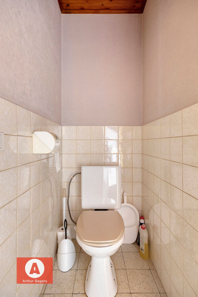 Op te frissen woning in rustige wijk met garage foto 12