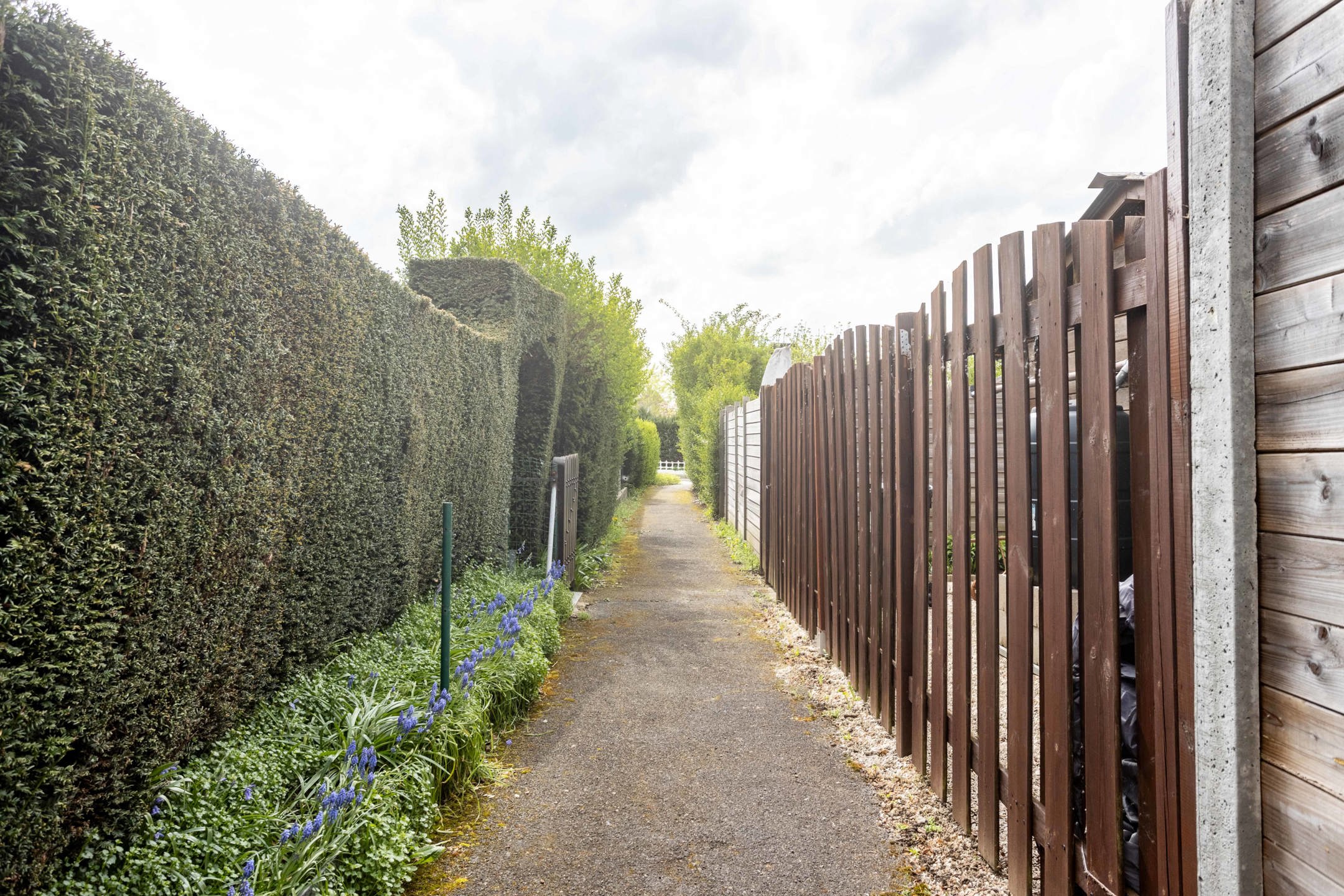 Gezinswoning met 4 slaapkamers, tuin en achteruitweg  foto 23
