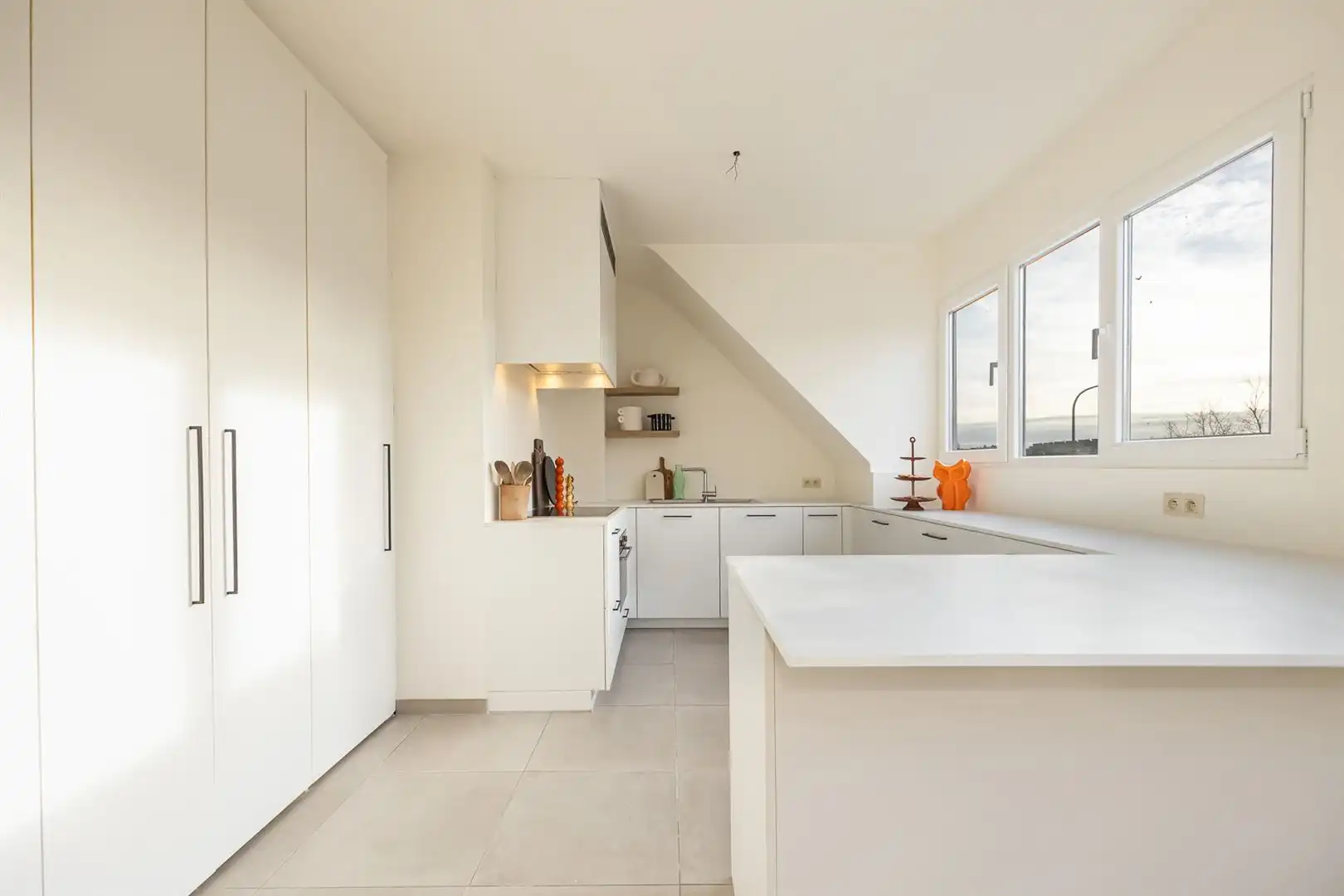 Prachtig dakappartement met 2 ruime slaapkamers te Schoonbroek.  foto {{pictureIndex}}