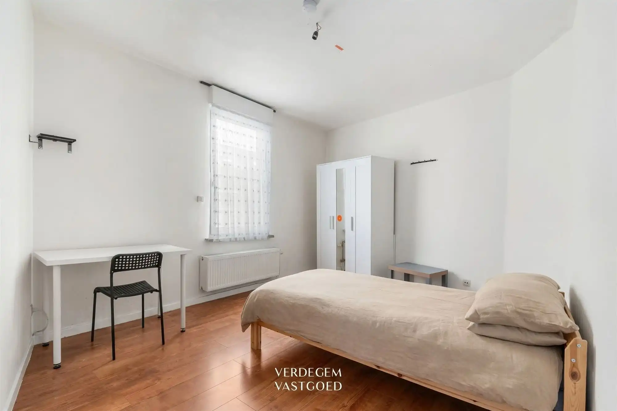 Instapklare woning met grote leefruimte en vier slaapkamers foto 8