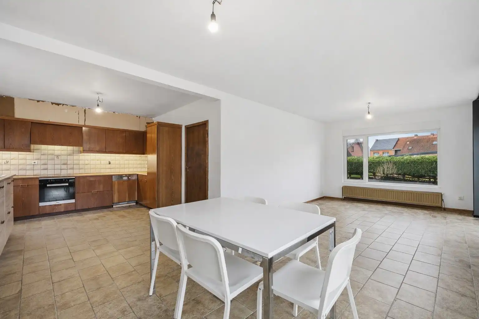 Ruime gezinswoning met ruime tuin en aparte garage foto 5